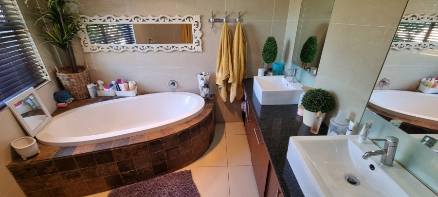4 Bedroom Property for Sale in Dan Pienaar Free State